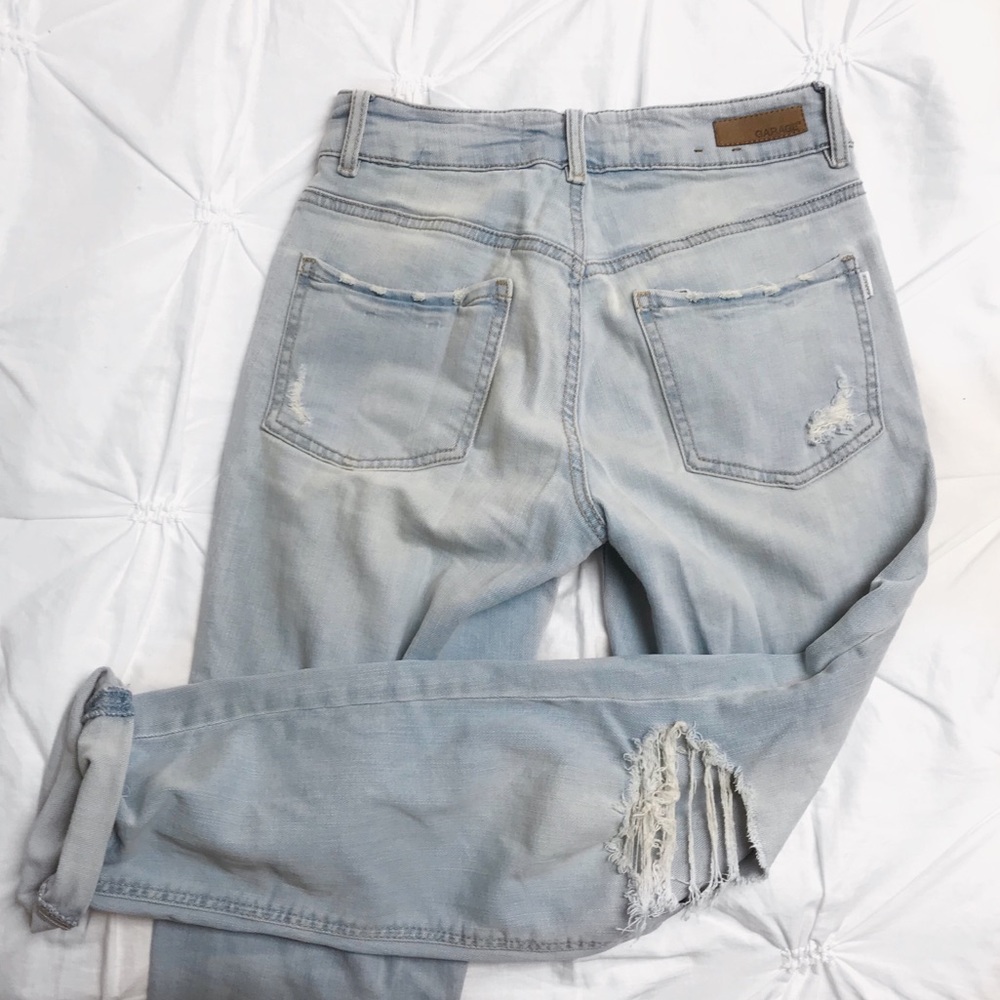 Light wash mom jeans